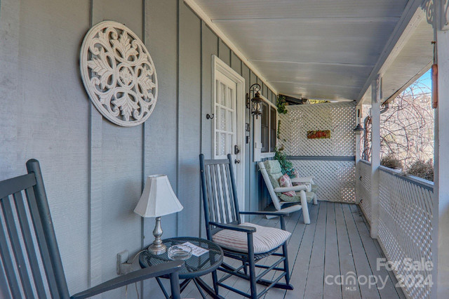 Charming Cottage Maggie Valley NC, Mountain View, Backyard creek in North Carolina - Image 2