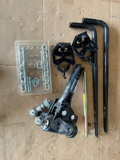 This weight distribution hitch is new, never been assembled. It comes with a 2” and a 2 5/16 ball.
