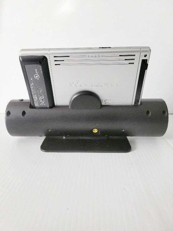 Sony Portable DVD / CD Player Walkman Model: D-VE7000S dans Appareils électroniques  à Ville de Montréal - Image 3