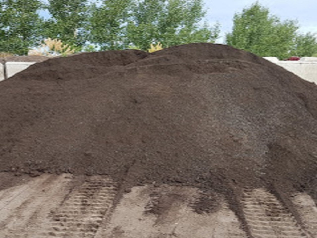 Bulk & Toted Landscape Soil Products in Plants, Fertilizer & Soil in Calgary - Image 3