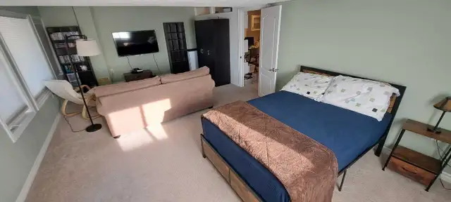 Beautiful Sunny Walkout Bedroom in Room Rentals & Roommates in Peterborough - Image 5