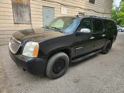 PRICED TO SELL! CLEAN LOADED 2012 GMC YUKON XL ALT 8 PASS FULL SIZE EXTENDED SUV Black on black leat...