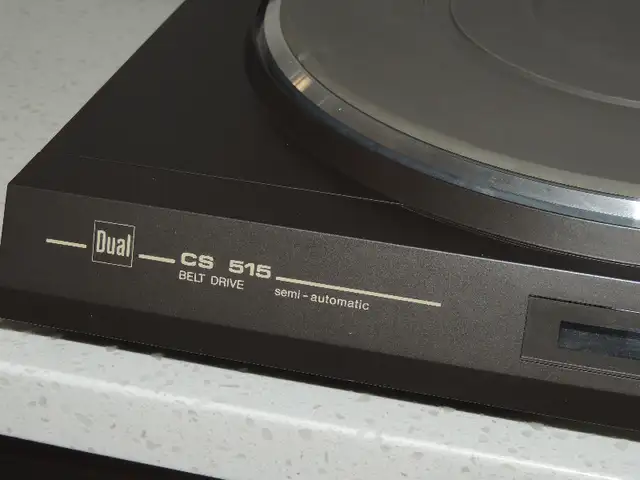 Dual CS-515 belt drive semi-auto turntable in Stereo Systems & Home Theatre in Mississauga / Peel Region - Image 5