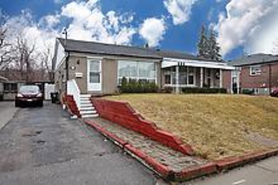 Amenities: • 3 Bed rooms and 1 wash room unit • Major intersection is Eglington and Bellamy • Very c...