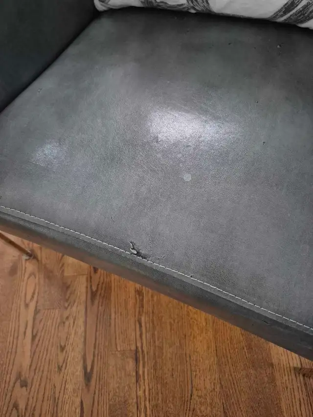 2 Artemano Accent Leather Chairs - Grey with Silver  in Chairs & Recliners in Ottawa - Image 4