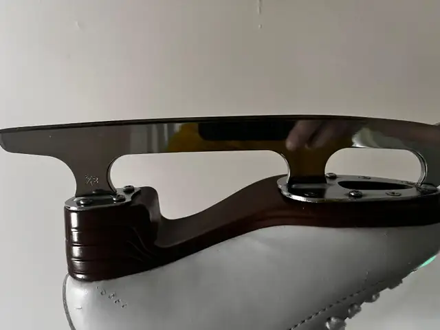 Jackson Mystiques Figure Skates- Size 2.5 in Skates & Blades in Ottawa - Image 5