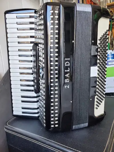 accordion in Musical Instruments in Kitchener / Waterloo