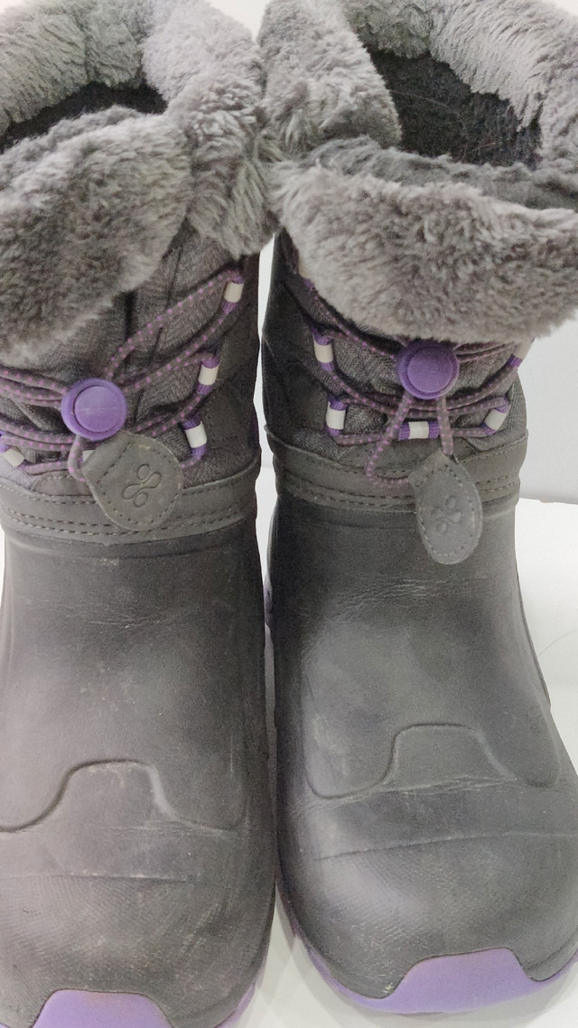 XMTN Girl's Winter Shoes -Size 3 in Kids & Youth in London - Image 2