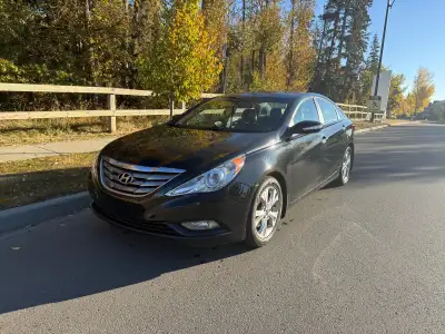 2013 Hyundai Sonata Limited with only 110k km’s. Heated seats, sunroof, push start button, Bluetooth...