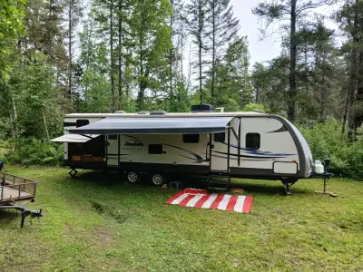 Sleep 8 front bedroom and back bedroom..fridge stove microwave oven fireplace radio outside kitchen...