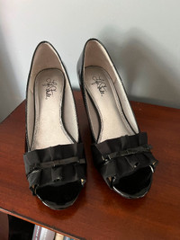 Womens Black Patent open toe shoes Size 10 $10