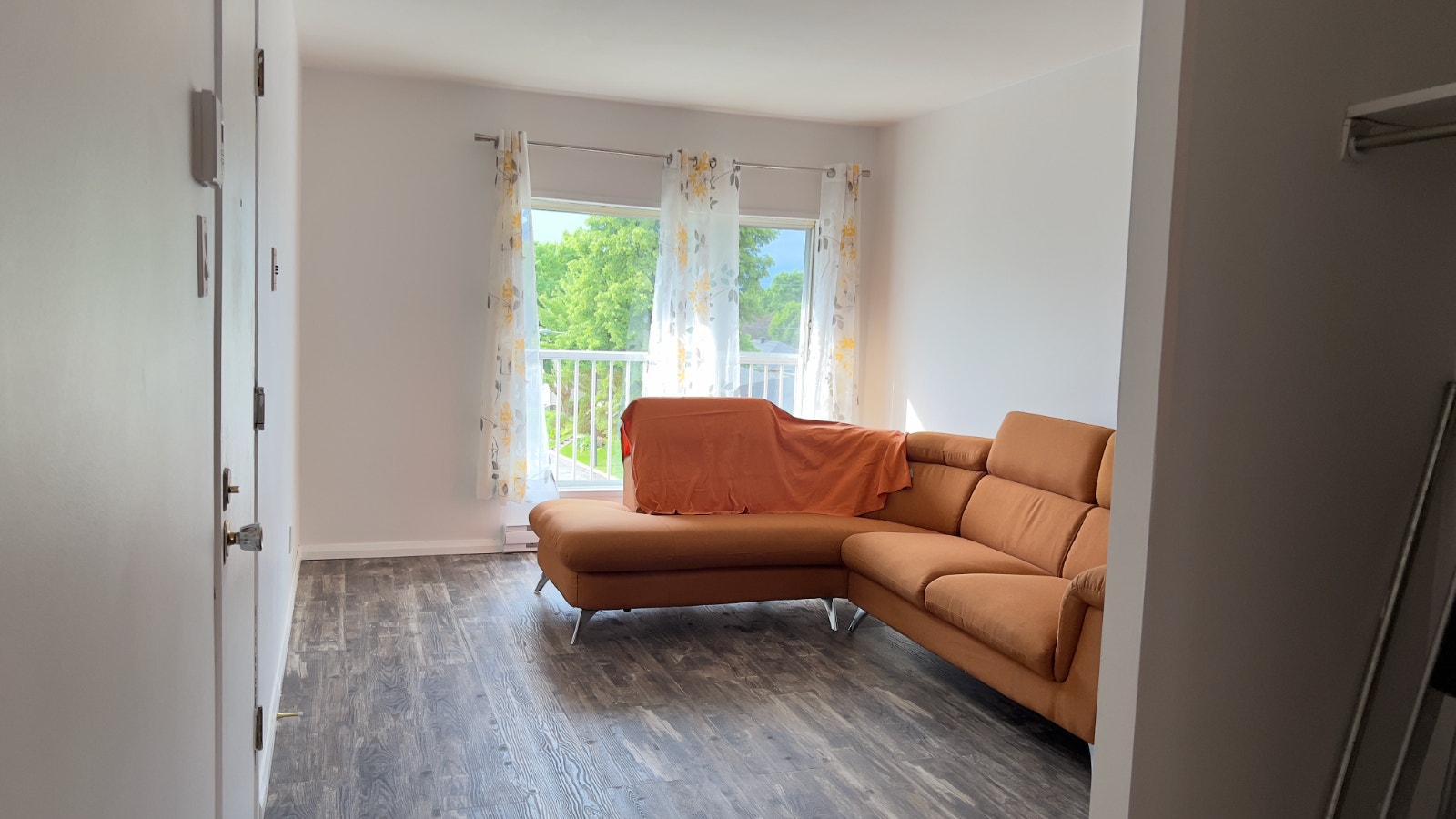 1 MOIS GRATUIT, 4 1/2 à louer, centre Lévis, calme sécuritaire. — photo 2