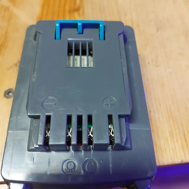 Yardworks 20V MAX 2.0Ah Lithium-Ion Battery (Tested 20.2V) in Outdoor Tools & Storage in Ottawa - Image 5