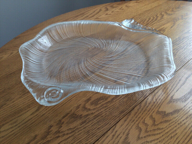 Mikasa Studio Nova crystal seashell platter in Arts & Collectibles in Oshawa / Durham Region - Image 2