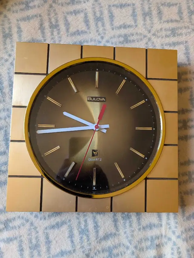 vintage Bulova wall clock  in Home Décor & Accents in Saskatoon - Image 2
