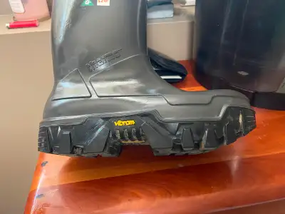 Men’s work boots size 11, View more