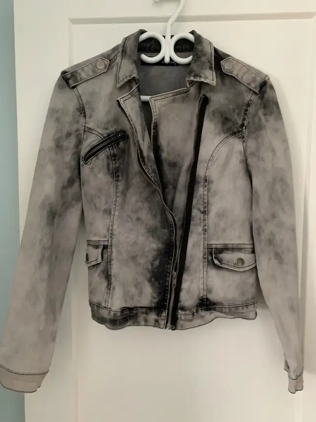 Women’s Jean Jacket in Women's - Tops & Outerwear in Guelph - Image 4