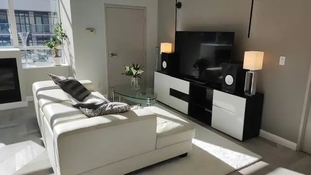 Beige Structube Leather Sectional Sofa w/Adjustable Headrest in Couches & Futons in Oakville / Halton Region - Image 3