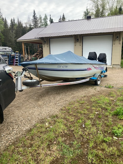 Bateau pêche princecraft ProSeries DLX 16,2 , vivier , sonar ,2 moteurs honda 50 hp et Tohatsu (Yama...