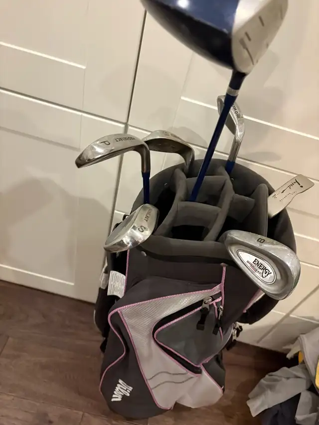 women’s left handed golf clubs and bag  in Golf in Guelph - Image 5