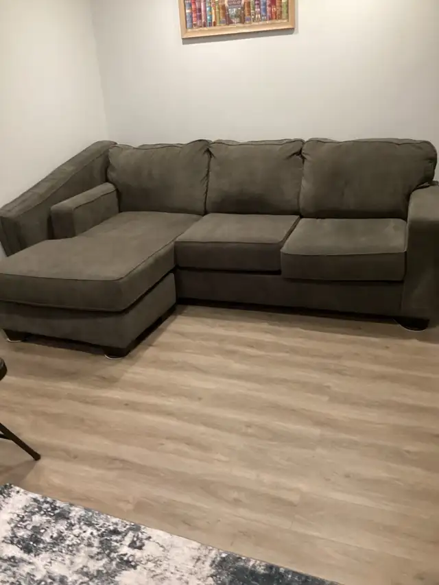 Charcoal gray sofa in Couches & Futons in Kingston - Image 2