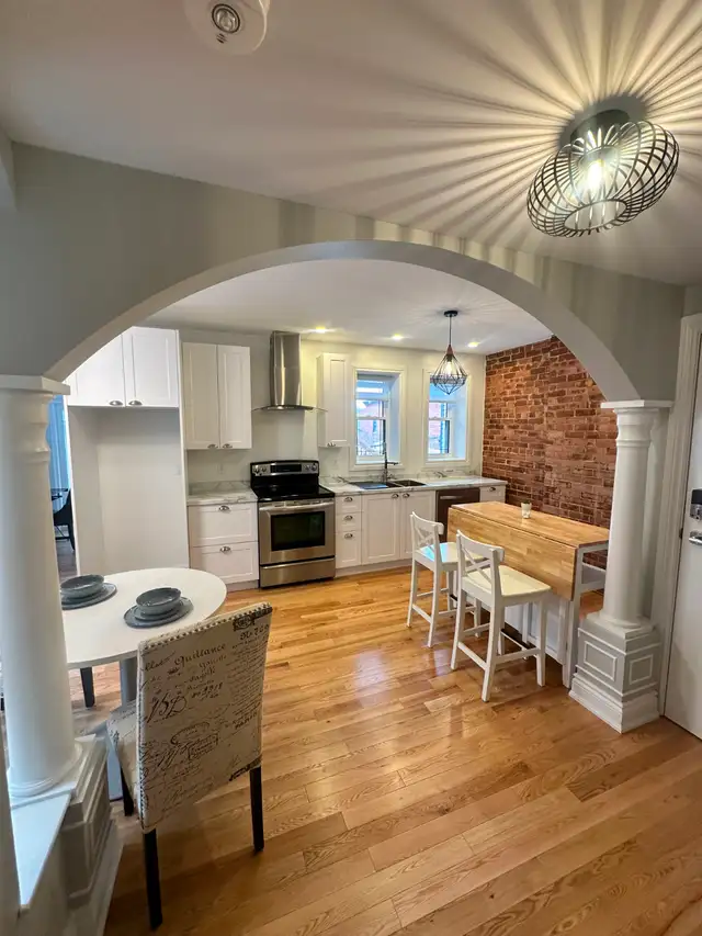 Ottawa Centretown–2  Bdrm Apt PrivateBalcony/AC/Laundry/EV/parkg