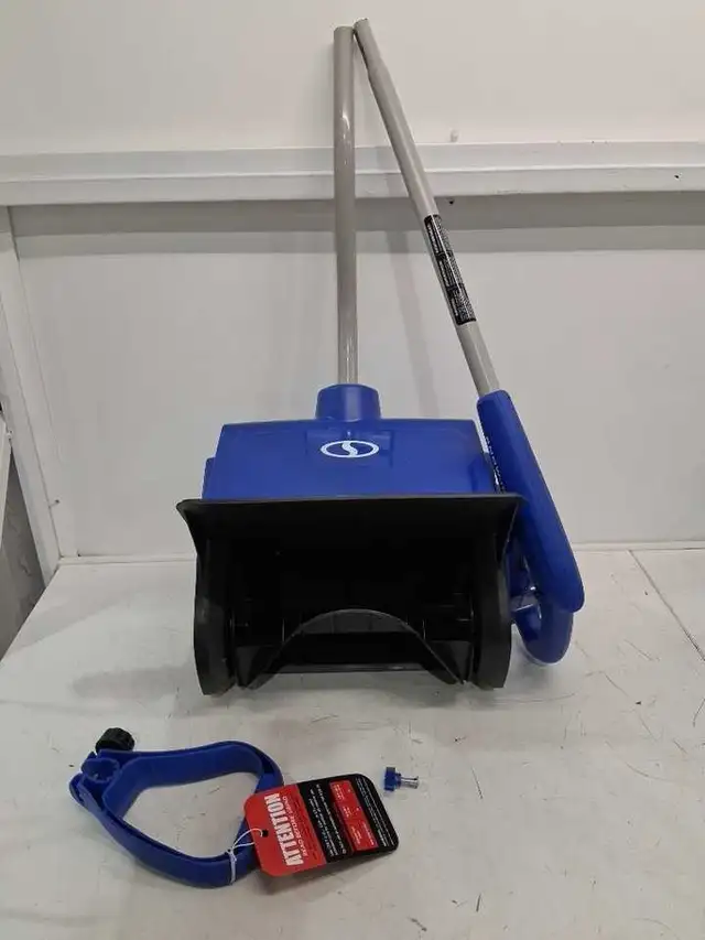 Snow Joe Electric Snow Shovel in Snowblowers in City of Toronto - Image 3