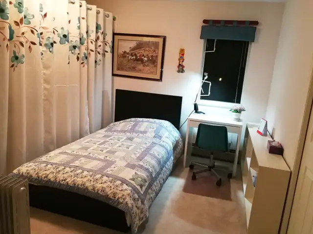 Furnished and Bright Upper Bedroom w/ Ensuite Bathroom near UBC in Room Rentals & Roommates in Vancouver - Image 5