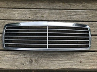 96-99 MERCEDES E320 W210 FRONT GRILL CHROME OEM 2108880123