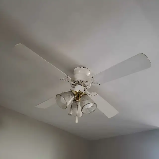 43 " Ceiling Light fan in Indoor Lighting & Fans in Mississauga / Peel Region - Image 3