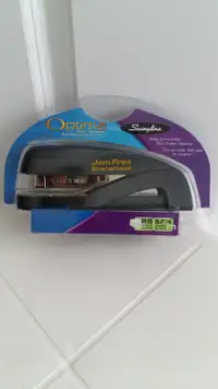 Swingline Optima Metal Desk Stapler, Model 878000
