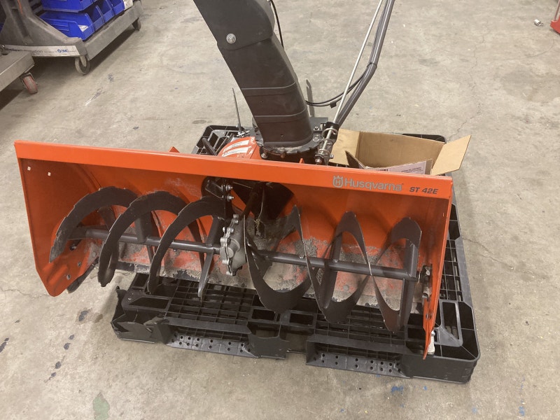 Husqvarna ST 42E snowblower Snowblowers Oshawa / Durham Region Kijiji