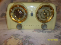 Collectible 1953 Crosley Clock Radio Model #D 25