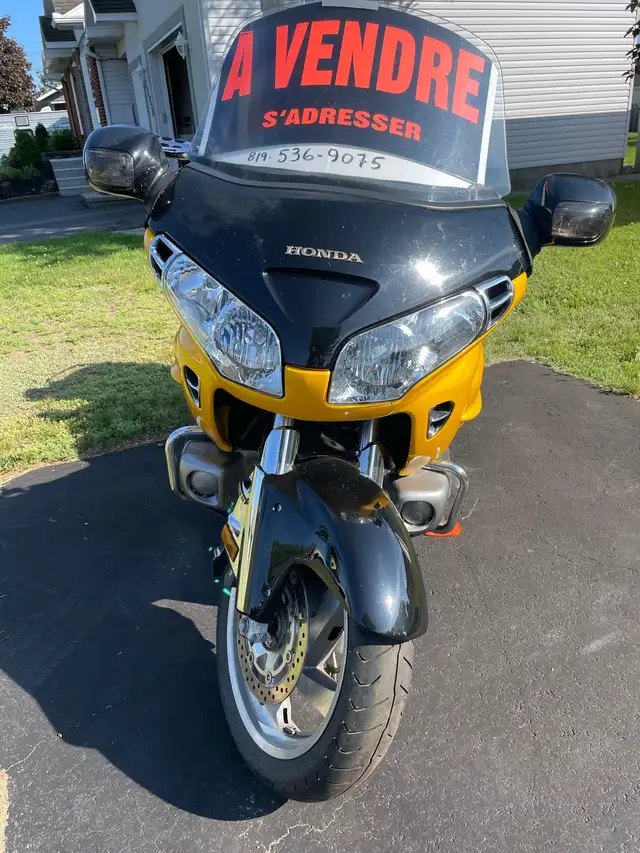 Honda Gold Wing 1800cc jaune  in Touring in Shawinigan - Image 4