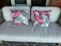 2 outdoor decorative pillows