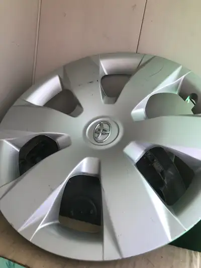 Lots of car center caps, hubcaps, dodge, Toyota, Lexus, Honda, Acura, BMW , Mercedes, Audi, aftermar...