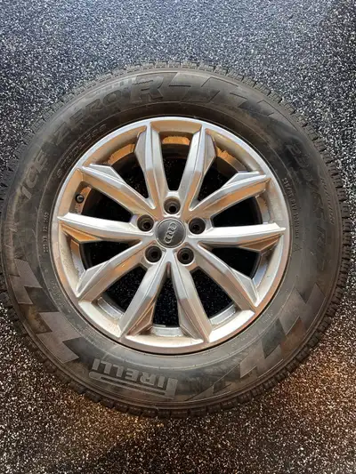 4 mags d’origine Audi et pneus pirelli 18 pouces comme neuf. Moins de 3000km Était sur un Q5 Maxime...