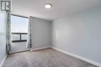 Unfurnished Master bedroom for rent in 3 bedroom condo close to square one Mississauga at Hurontario...