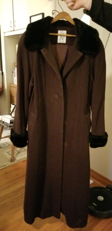 Ladies Winter Coat in Women's - Tops & Outerwear in Norfolk County - Image 3