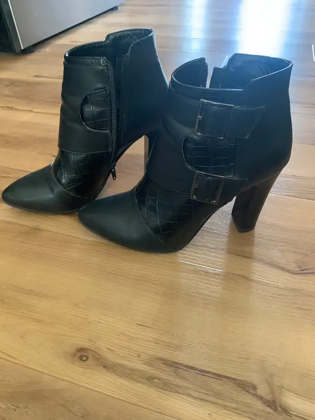 Black, high heel boots size 8 in Women's - Shoes in Grande Prairie - Image 5