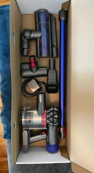 This pre-owned Dyson V7 Complete stick vacuum offers powerful cordless cleaning with versatile attac...