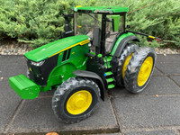 1/16 JOHN DEERE 7R-330 Farm Toy Tractor