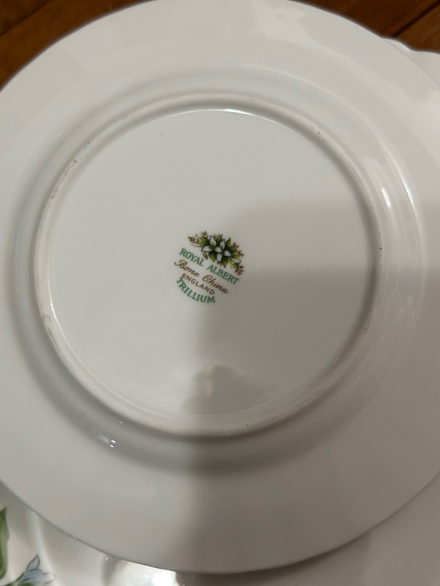 Vintage 1970s Royal Albert Albert Trillium Bone China England  in Kitchen & Dining Wares in Hamilton - Image 3