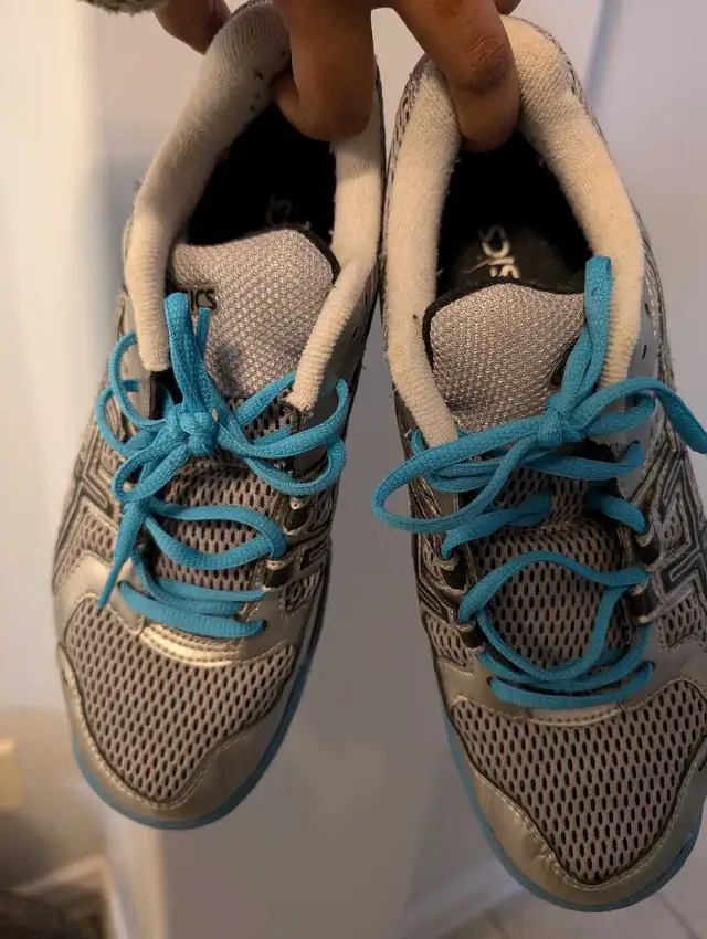 Asics Gel Rocket Shoes (women size 9) in Men's Shoes in City of Toronto - Image 5