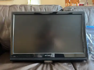 Comes with mount and power cable and remote. Pickup in Kanata area