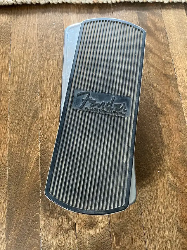 *Vintage* Fender Volume/Tone Pedal in Amps & Pedals in Ottawa - Image 3