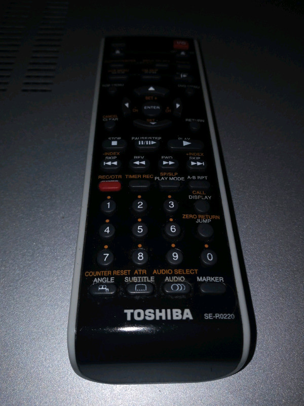 Toshiba SD -V55HT  DVD / CD/ VCR Combo Home Theater System dans Autre  à Ville de Montréal - Image 4