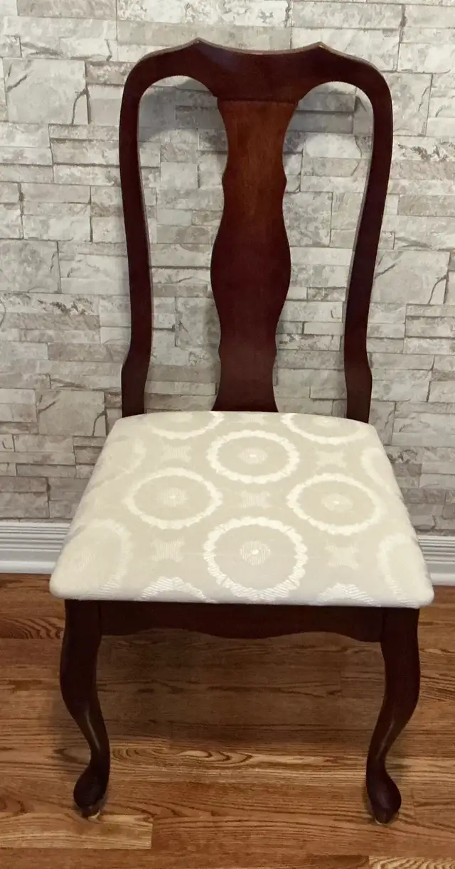 Elegant Dining Chair 