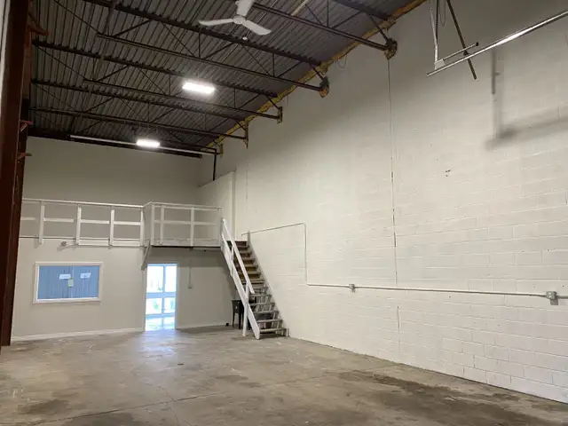 light industrial warehouse with office in Commercial & Office Space for Rent in Kawartha Lakes - Image 5