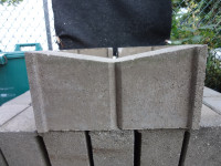 33 Landscaping blocks (cement)
